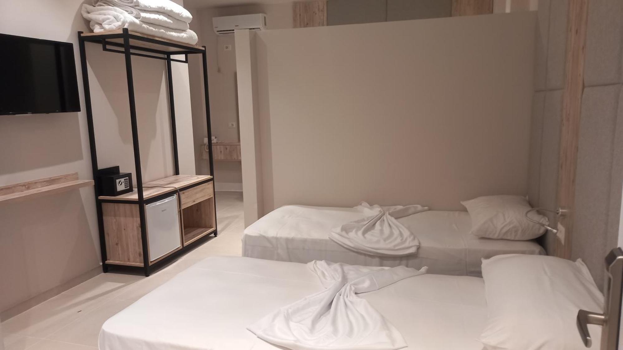 Vlorë Hotel Aglon מראה חיצוני תמונה