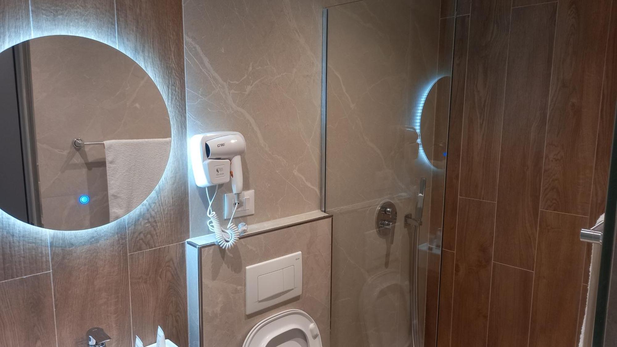 Vlorë Hotel Aglon מראה חיצוני תמונה